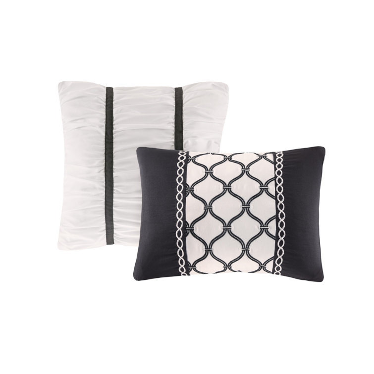 House of Hampton® Darwyn Black & White Floral Comforter Set